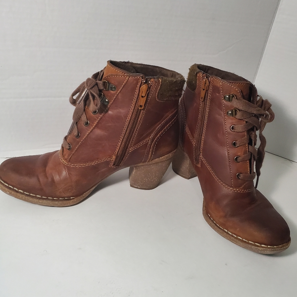 Clarks Brown Leather Zip-up Booties Size 7